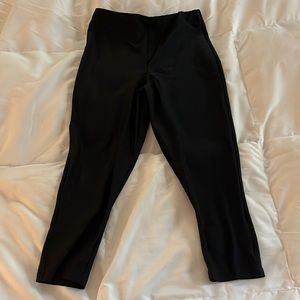 Woman’s capri leggings very stretchy only worn once
